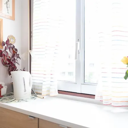 Bright & Quiet With Garden View 아파트 *