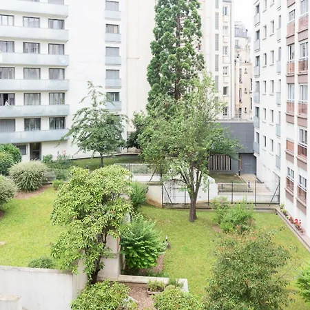 Bright & Quiet With Garden View *