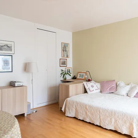 Bright & Quiet With Garden View *